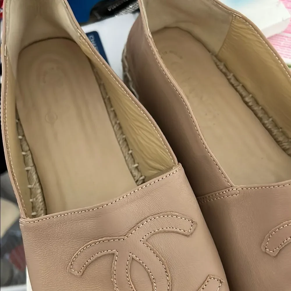 CHANEL Cream and Black Espadrilles size 40